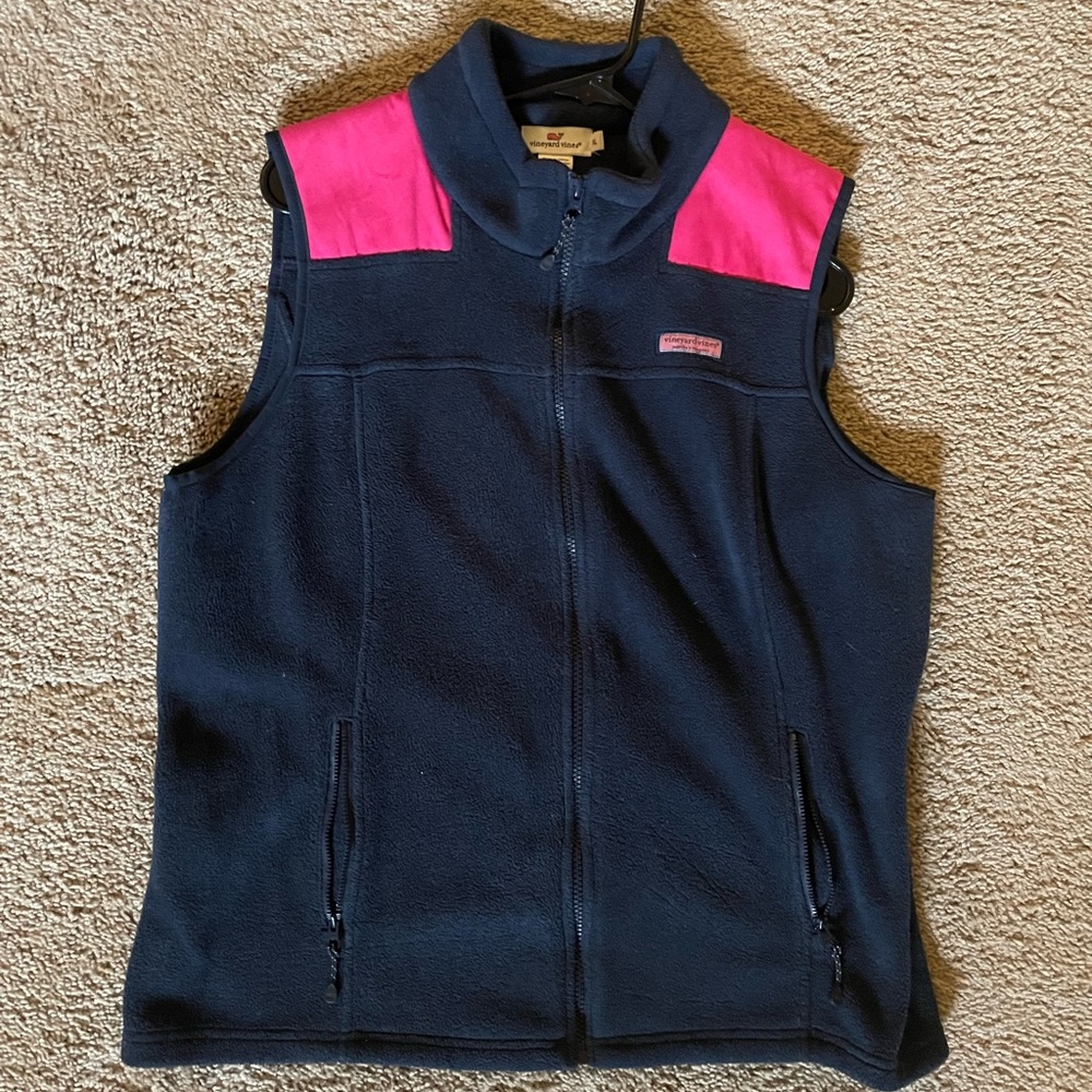 vineyard vines navy and pink vest